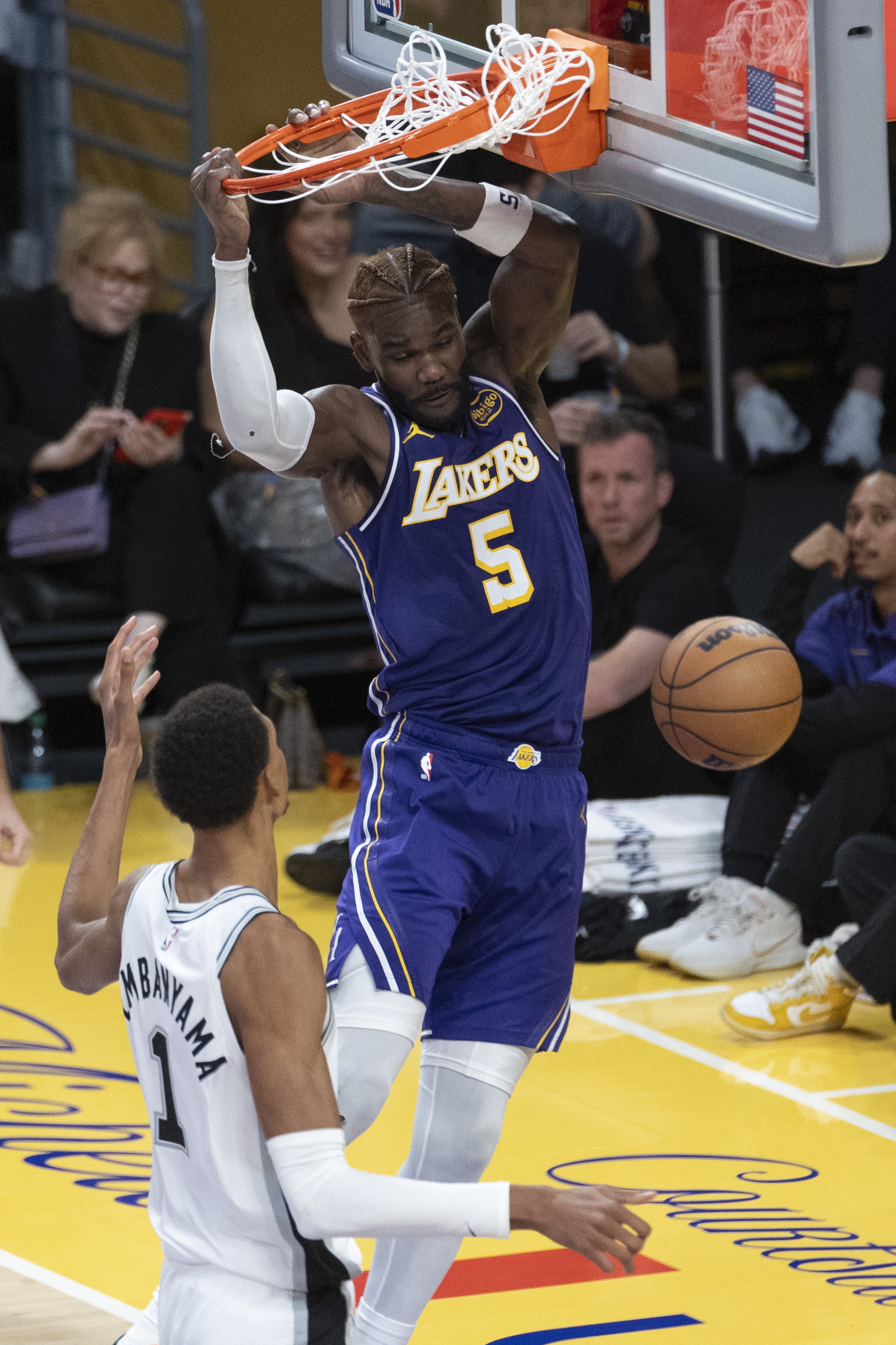 关于赛地聚焦——欧冠今晨热度飙升，洛杉矶湖人豪取连胜，态度坚定，球队文化再被提及的信息-友博平台